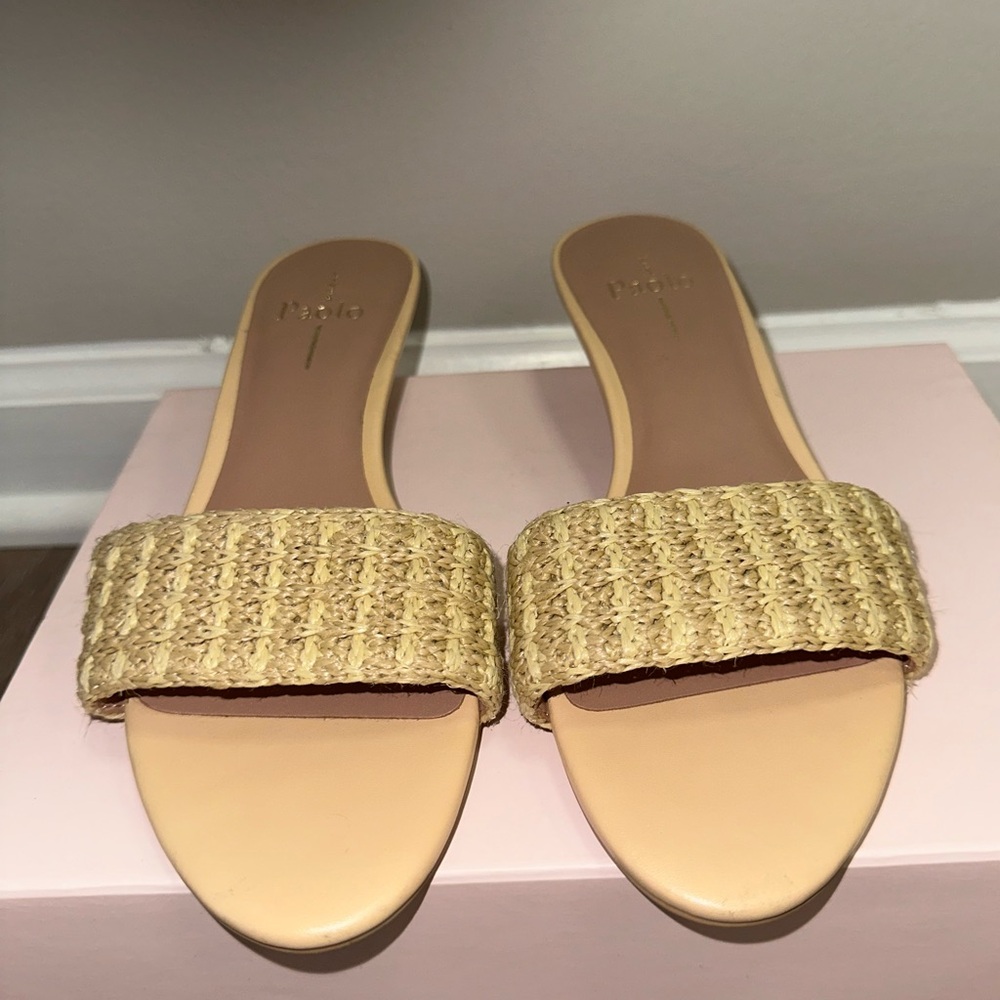 Paolo kitten heel